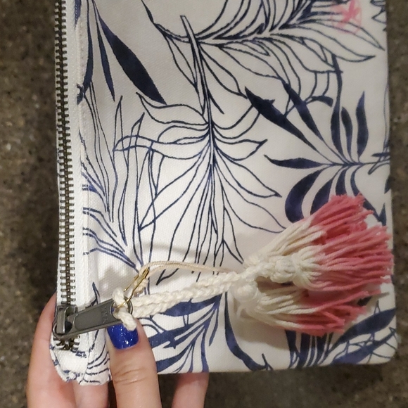 100% cotton‎ pouch by Carve Designs - Picture 4 of 5